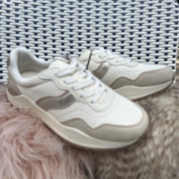 Time and Tru White and Tan Sneakers - Picture 6 of 7